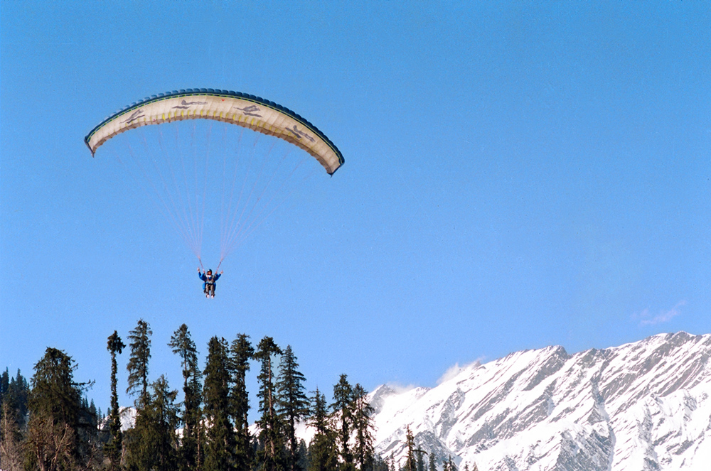 paragliding in Himachal